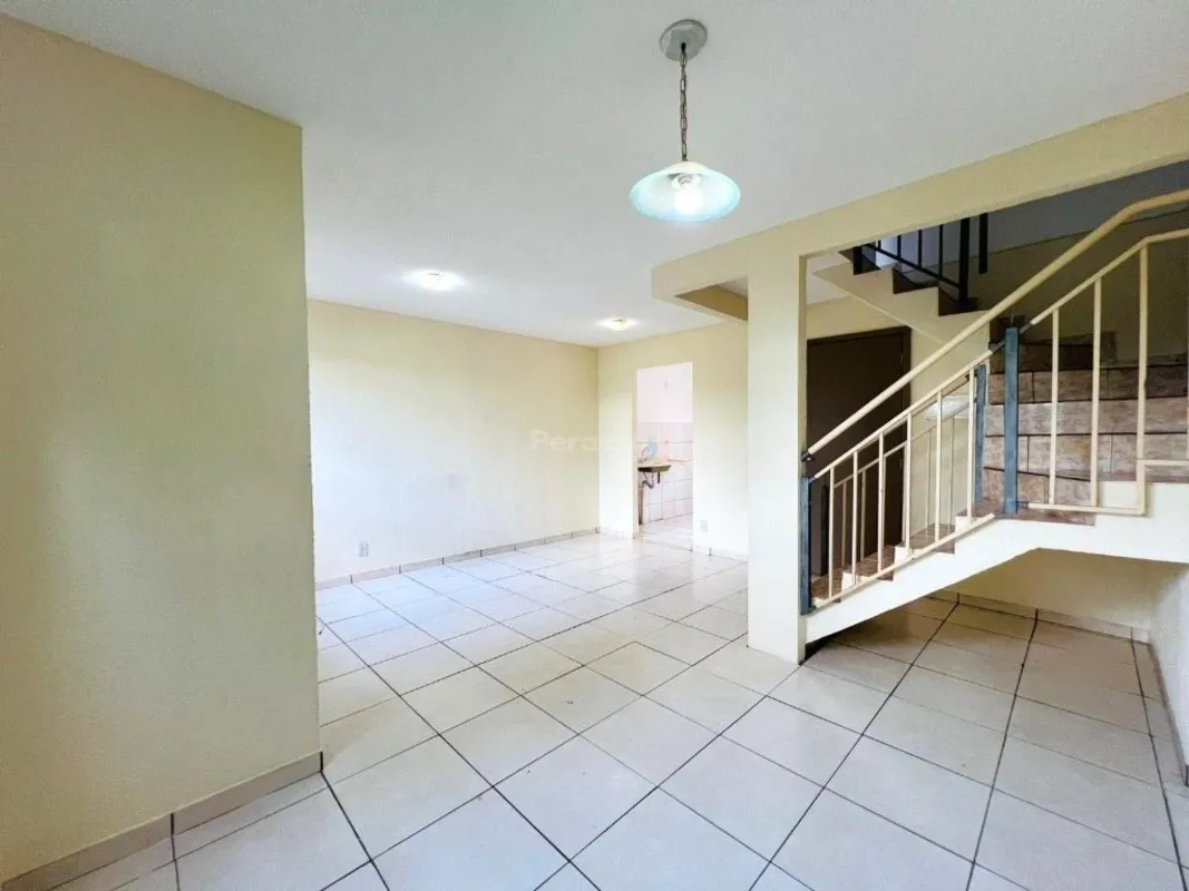 Ótima Casa de 3 Quartos Sendo 1 suíte Localizada no Jardins Mangueiral QC 05 por...