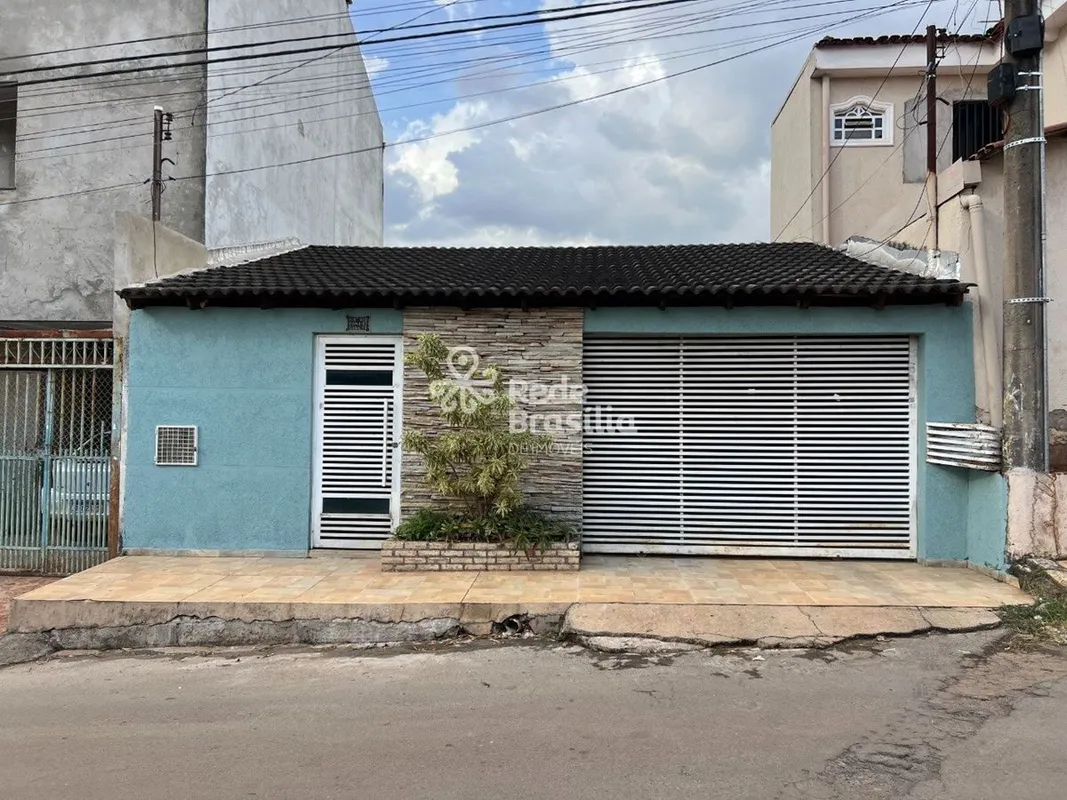 Excelente oportunidade na QR 402!Casa moderna e bem localizada, ideal para quem ...