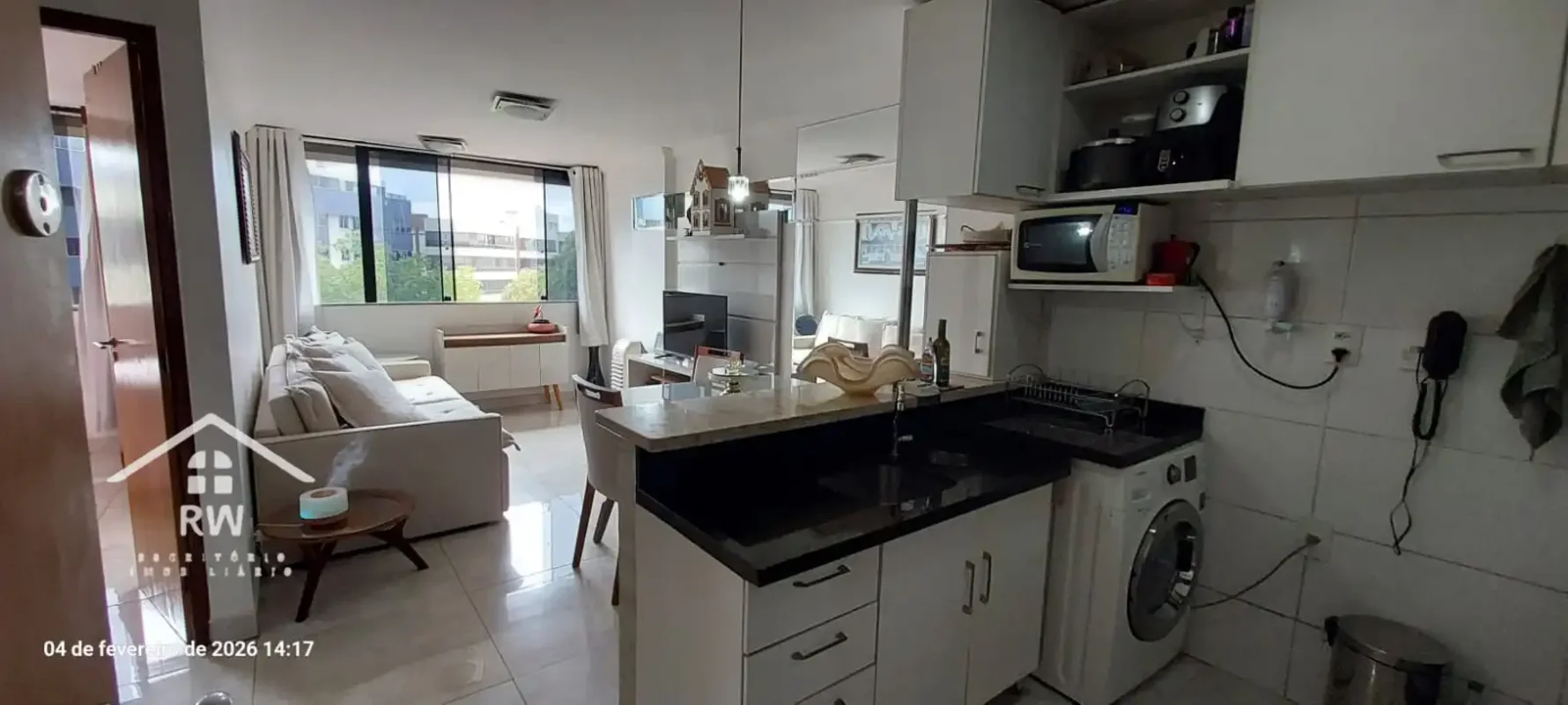 Conheça este apartamento reformado e acolhedor na CCSW 3, no Sudoeste, Brasília....