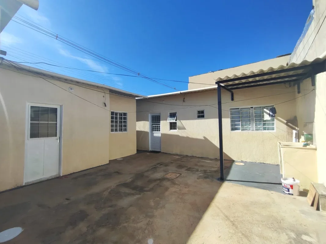 OPORTUNIDADE!- RESIDENCIAL/ COMERCIAL - LOTE DE ESQUINA - COM 2 KIT DE 1 QUARTO,...