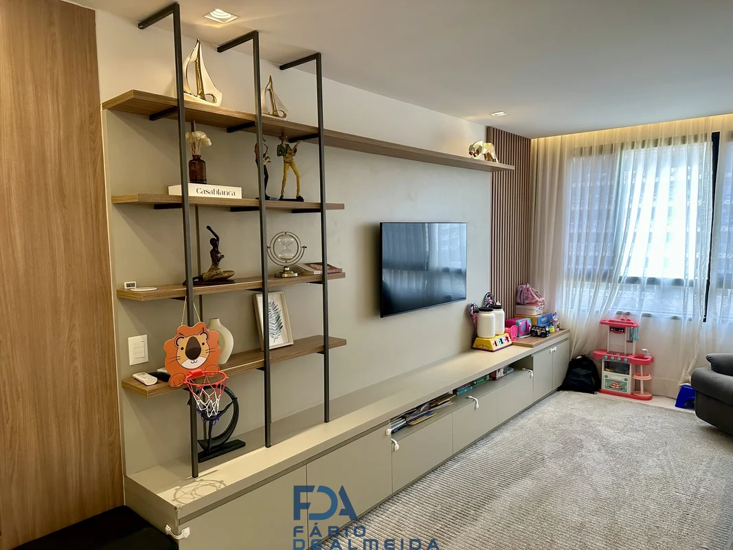 Luxuoso apartamento 3 quartos, Reformado, vazado, vista livre Noroeste.Marcenari...