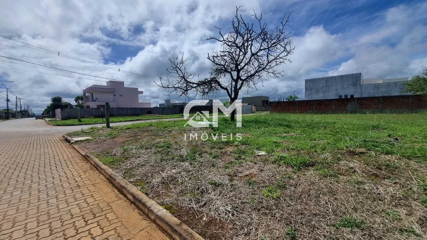 GM IMÓVEIS, VENDE OPORTUNIDADE NO ALTO DA BOA VISTA.O lote possui excelente topo...