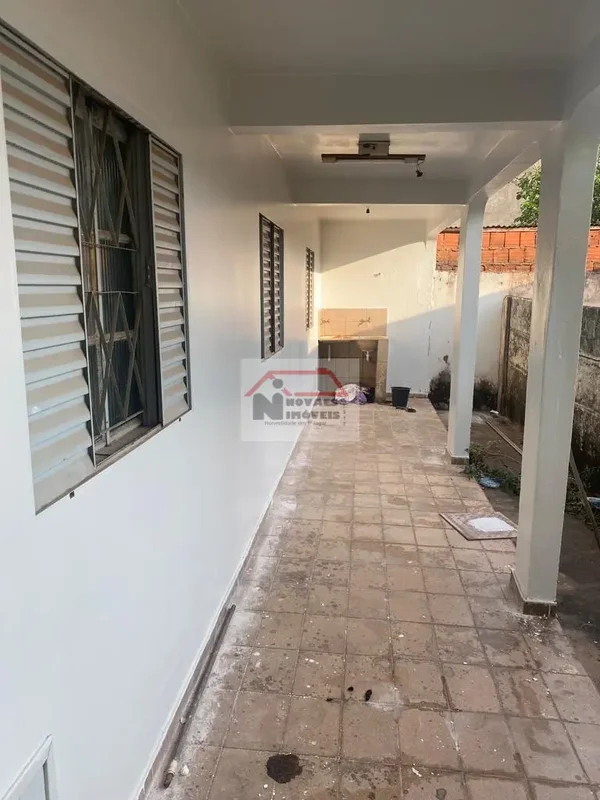 CASA (DE FUNDOS), COM 02 QTS, SALA, COZINHA, BANHEIRO SOCIAL, PISO CERÂMICA, NA ...