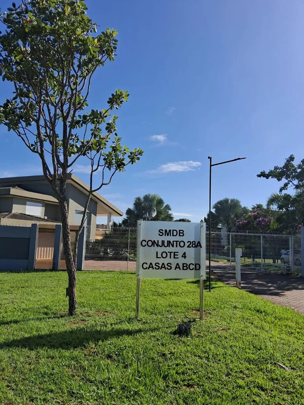 DISPONIBILIZO para venda um exclusivo terreno de alto padrão com uma simples e a...