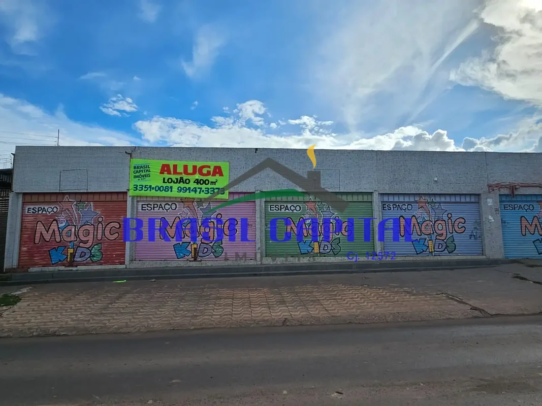 Excelente loja térrea com porta automática e aproximadamente 400m², composta por...