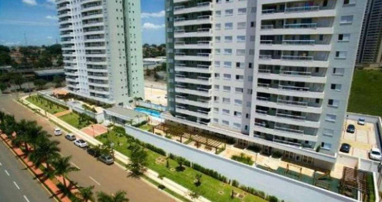 Oferecendo uma oportunidade exclusiva na Avenida dos Alpes, no coração da Vila d...