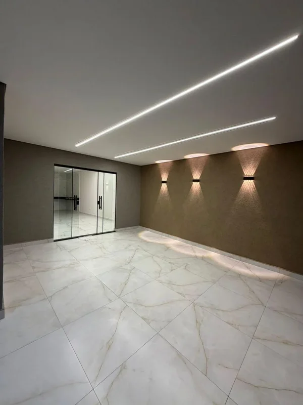  CASA MODERNA - RECEM CONSTRUÍDA 03 QUARTOS-SUITE- Lote 135m²Moderna, ampla e pr...