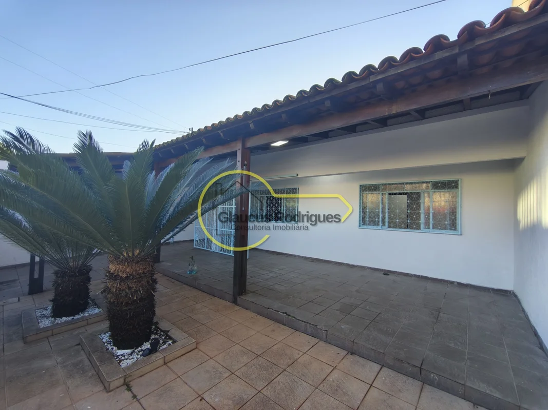 Glaucus Rodrigues Assessoria Imobiliária vende excelente casa de 3 quartos (1 su...