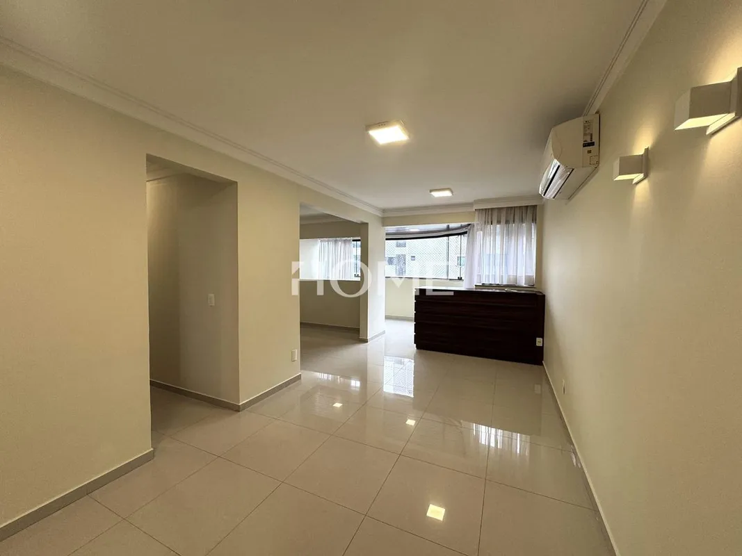 Apartamento reformado, em localização estratégica, com excelente potencial de va...