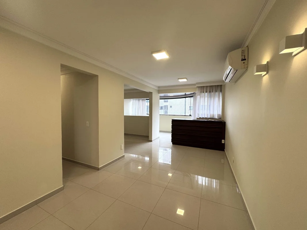Apartamento reformado, em localização estratégica, com excelente potencial de va...