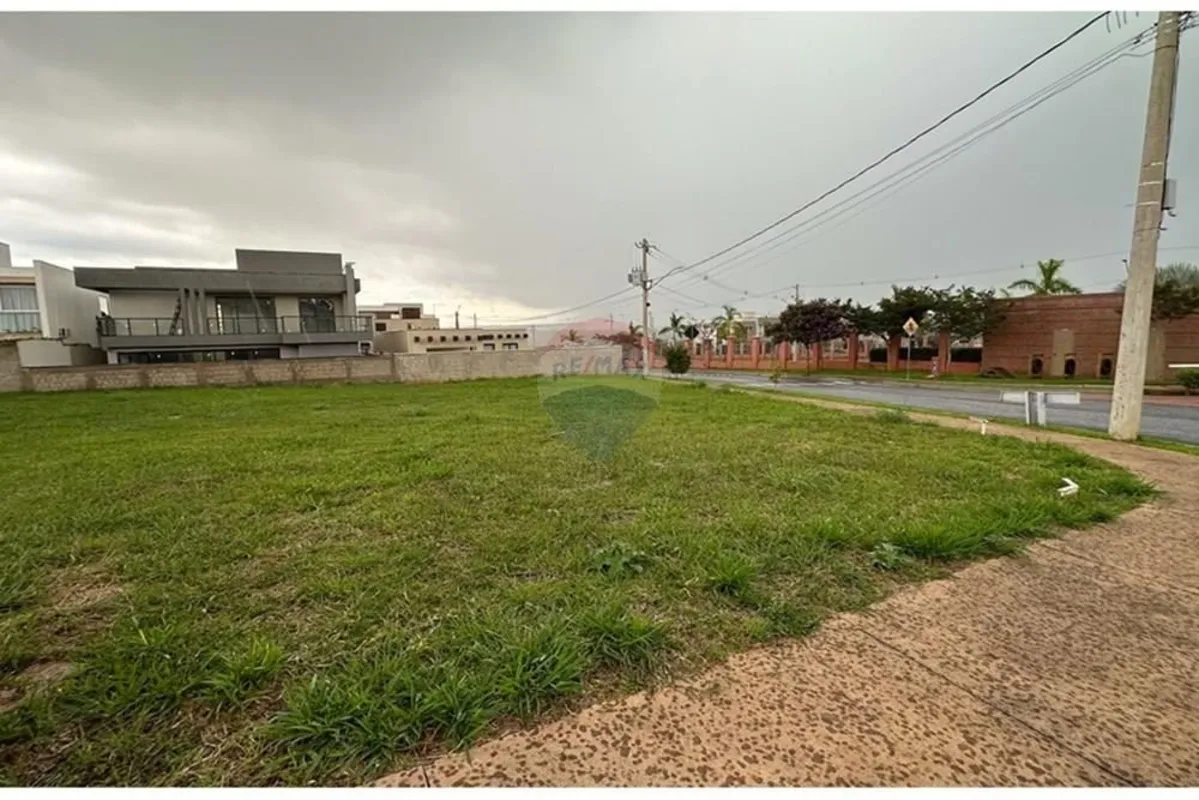 Uma escolha mais técnica do que emocional para quem vai construir.Esse terreno a...