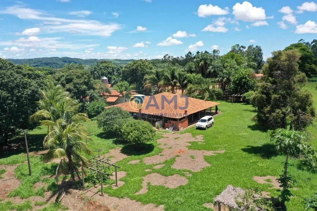 FAZENDA EM PALMEIRAS DE GOIAS - 14.5 ALQUEIRES - Casa sede com 03 quartos, varan...