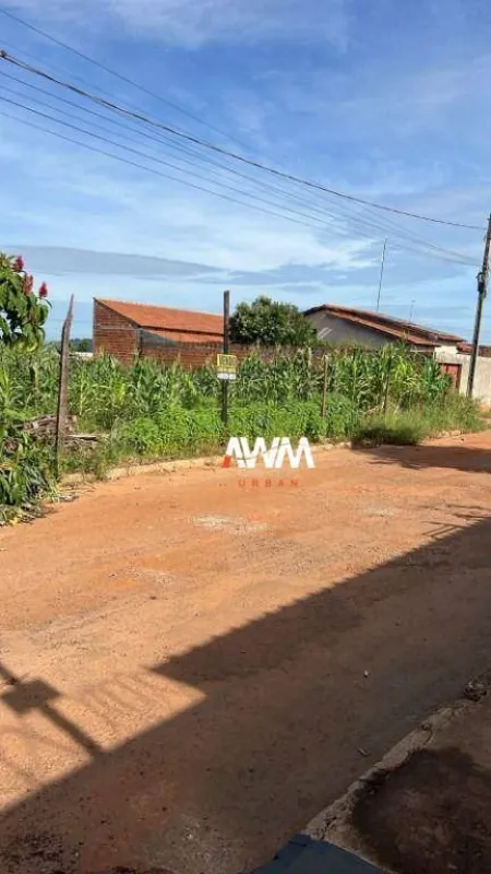 Lote à venda no Residencial Maria Monteiro.Terreno com 240m², sendo 12m² de fren...