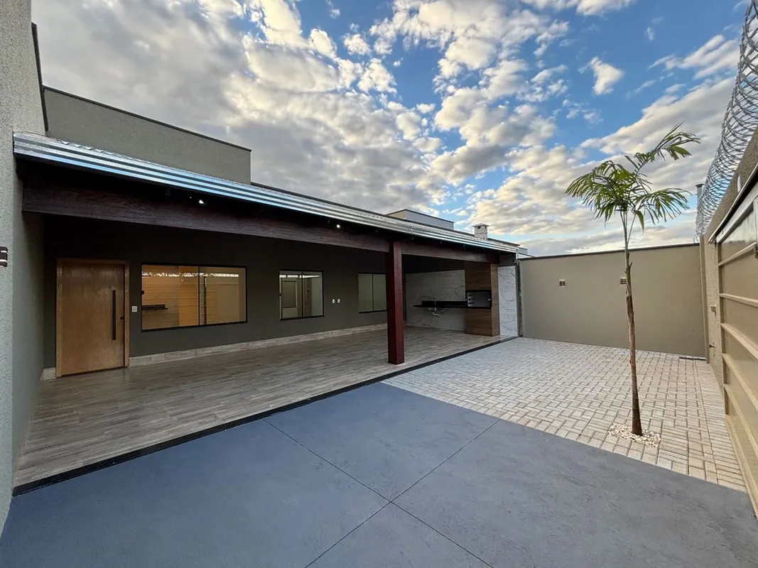 CÓD. BRU/LAU 002Casa Recanto do Bosque - 121m² de construção - 174m² de lote- 03...