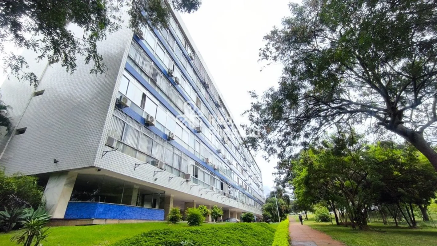 SQS 215 Bloco H Apartamento 206DESTAQUES: Excelente localização, próximo ao Eixi...