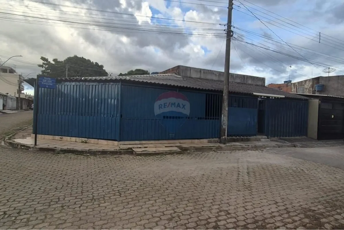 Casa principal toda na laje, com área construída de 223 m². Com estrutura para c...