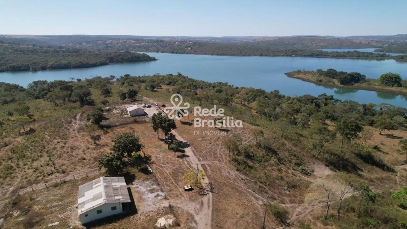 Fazenda com 424,50 HectaresMuita Água ( banhada pelo Rio Corumbá, Córrego Buriti...