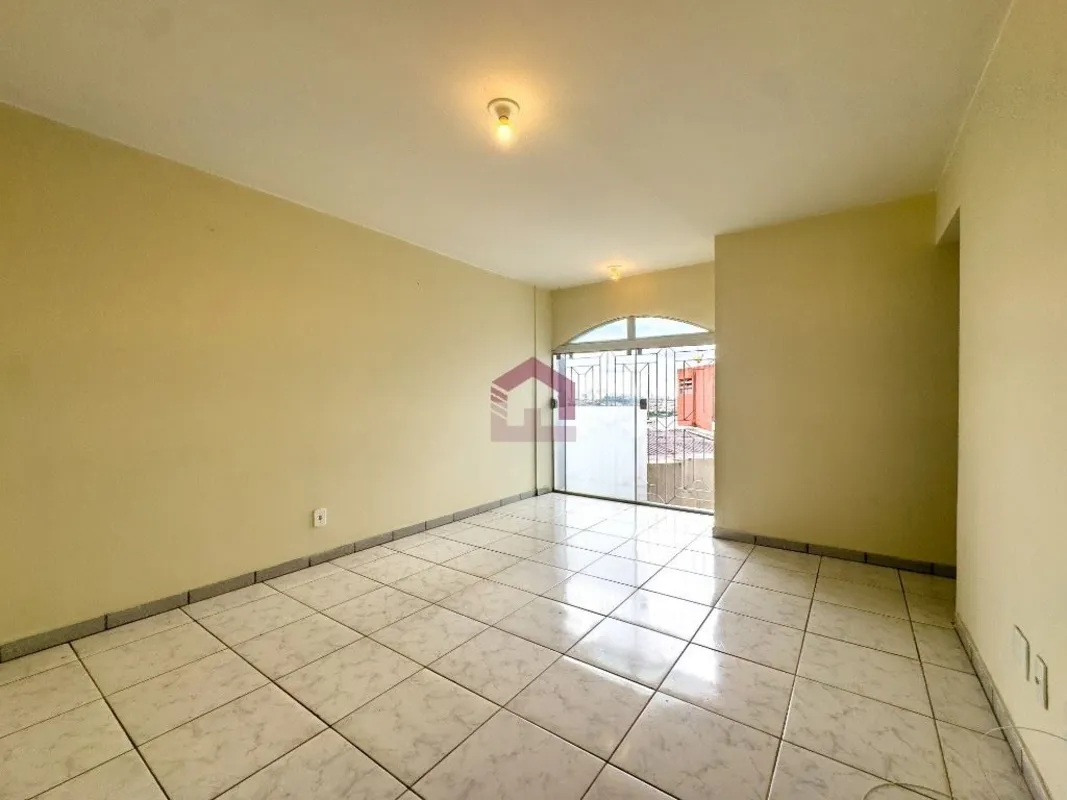 Fernandes & Coelho Imóveis aluga um excelente apartamento de 58m² no Edifício Ba...