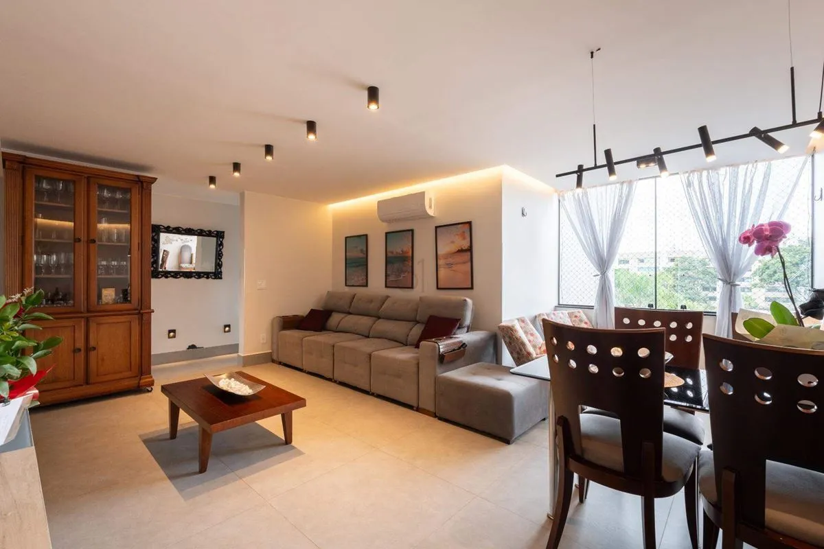 Apartamento vazado, totalmente reformado, localizado em andar alto na desejada S...