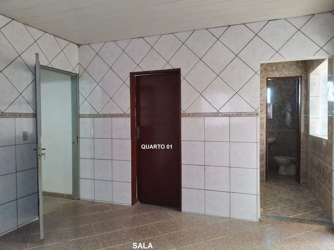 Casa Sobrado em São Sebastião, com cinco quartos, hoje usada para aluguel, sendo...
