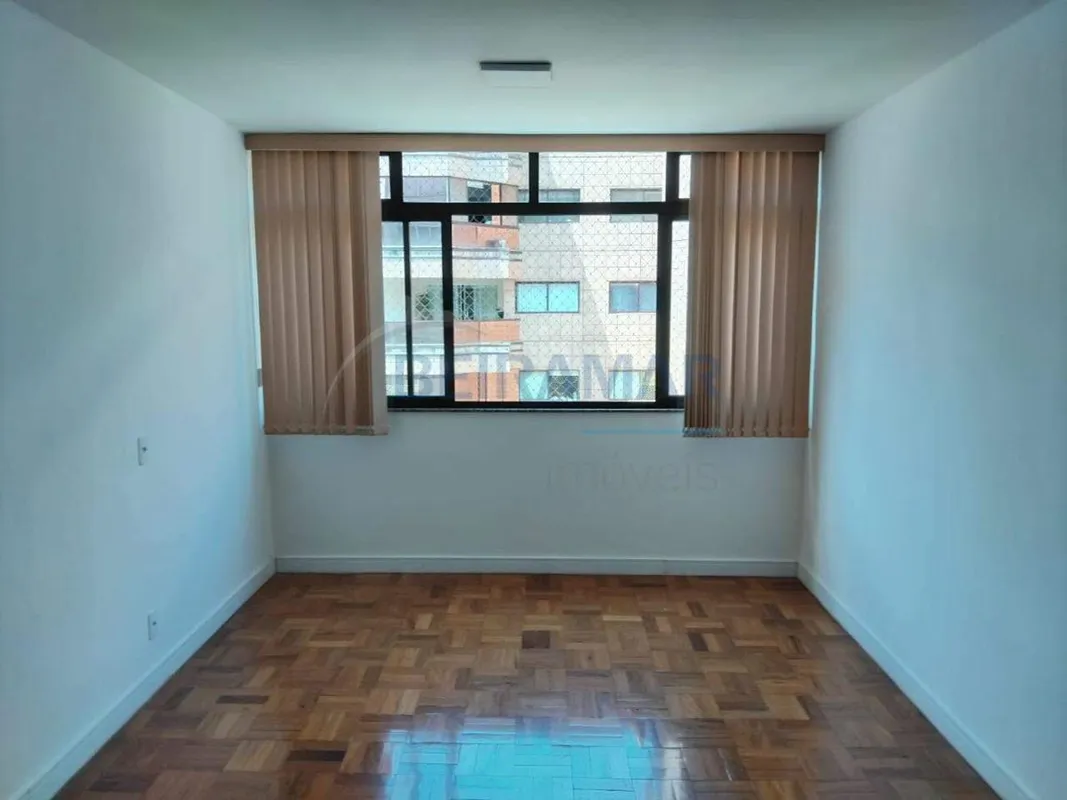 Apartamento Nascente em Andar Alto com 2 Quartos e DCE - Conforto e Excelente Ve...