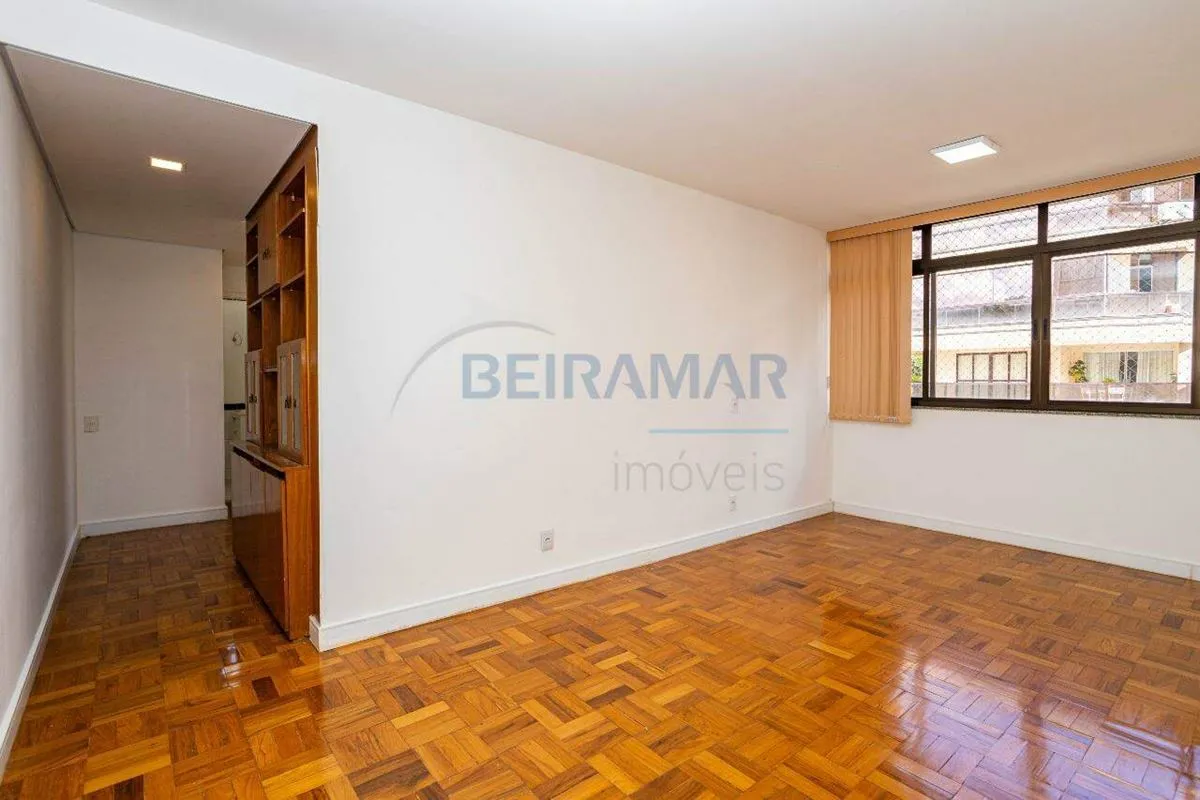 Apartamento Nascente em Andar Alto com 2 Quartos e DCE - Conforto e Excelente Ve...