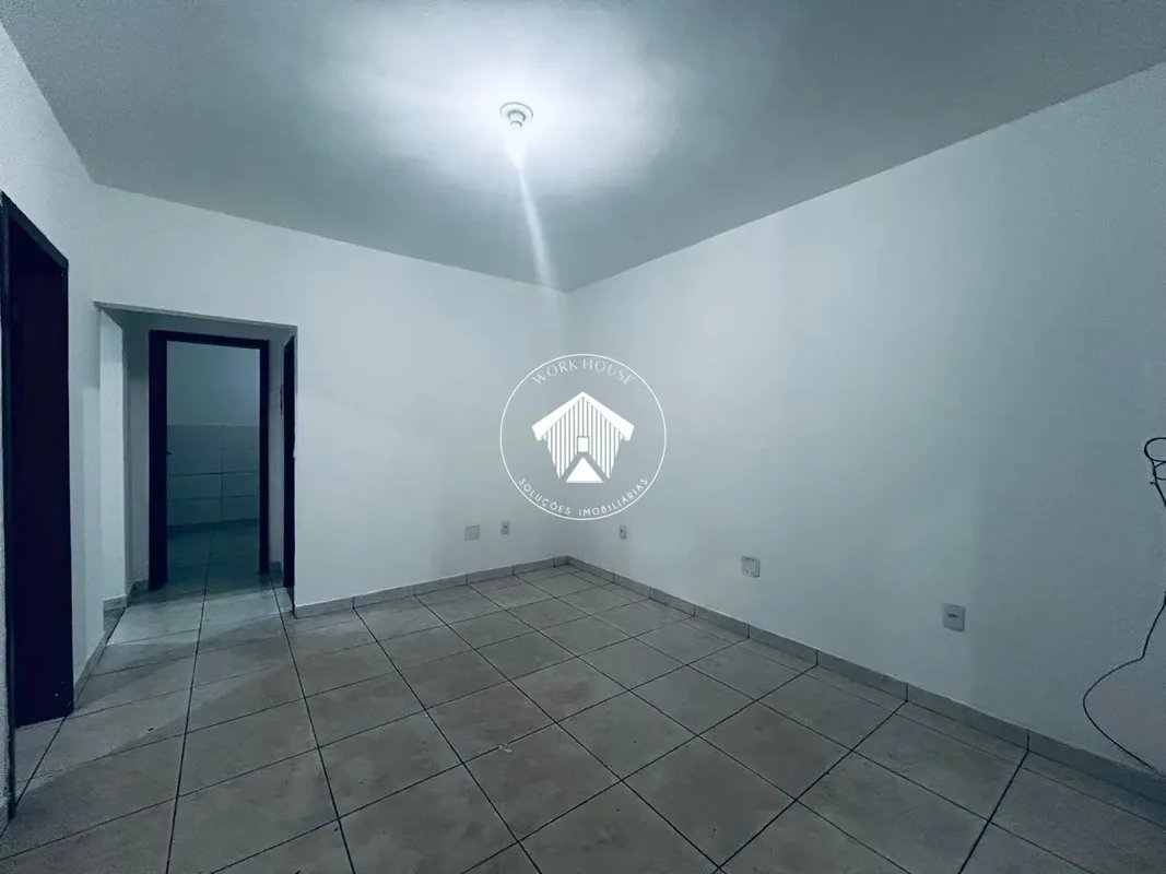 WORK HOUSE IMOBILIARIA CJ.33698 ALUGA-SE ESTE IMÓVEL Aluga-se apartamento na QN ...