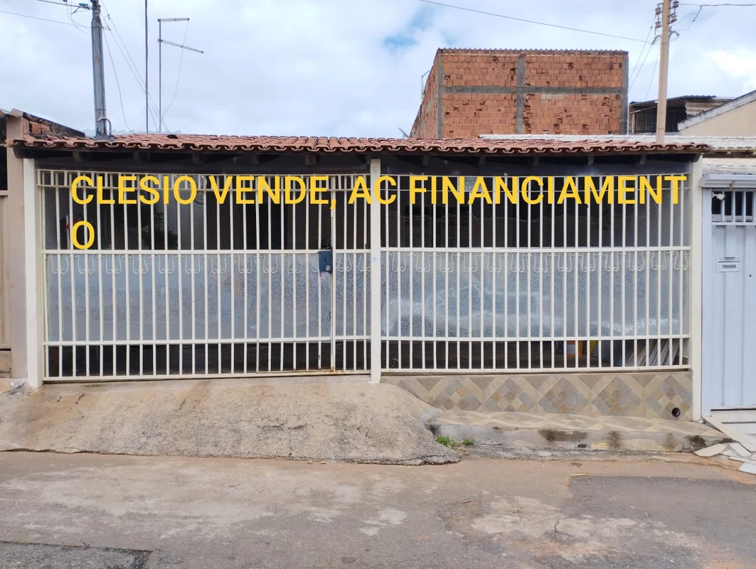 Vendo casa com 3 quartos, sala, cozinha, 2 banheiros, área de serviço, cerâmica,...