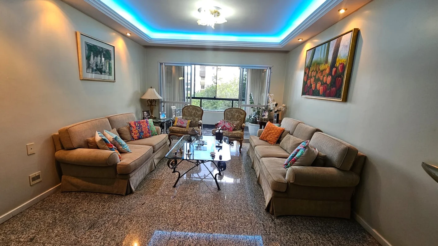  SQN 111, ASA NORTE, Brasília, DF: um lar confortável e bem localizado, com vist...