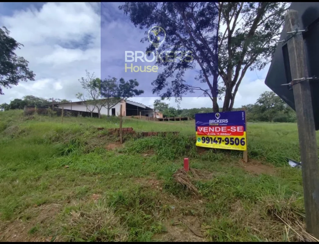 Oportunidade única de adquirir um galpão estratégico na zona de Corumbá de Goiás...