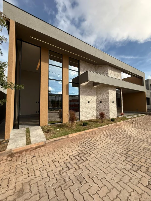  OPORTUNIDADE EXCLUSIVA EM ARNIQUEIRA – AO LADO DO PARK WAY! ??Casa em condomíni...