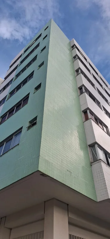 Apartamento top, todo ventilado com maravilhosa vista. Quadra Central, edifício ...