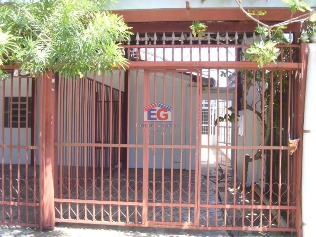  EXCELENTE CASA DE FUNDO - ENTRADA INDEPENDENTE- CASA SIMPLES- FORRADA- 01 VAGAS...