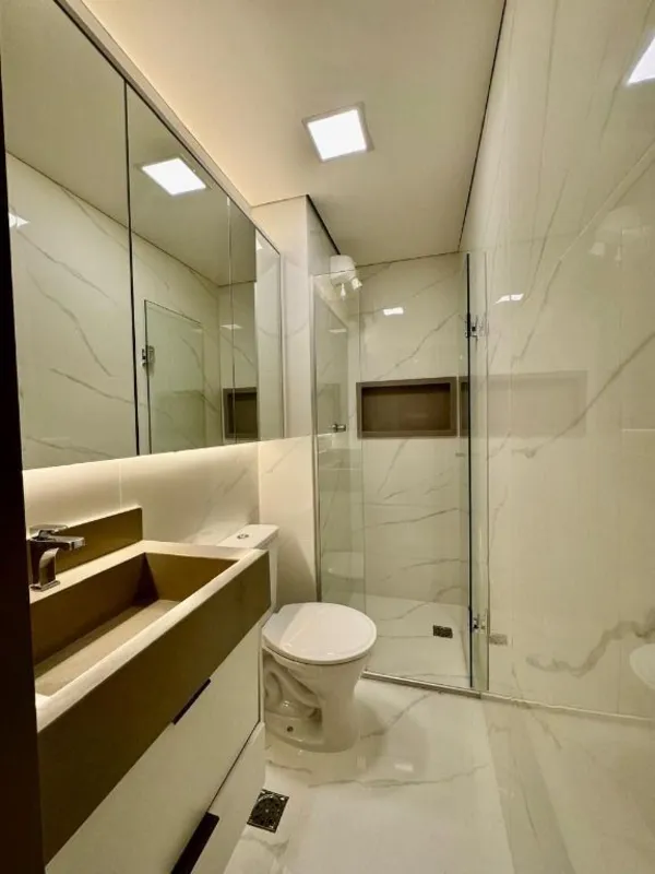 Kit totalmente reformada, pronta para morar e localizada em uma das melhores qua...