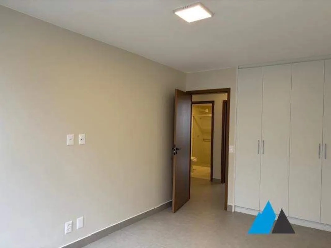 Ótimo apartamento na Asa Norte em Brasília, com área interna de 200,98 m², ofere...