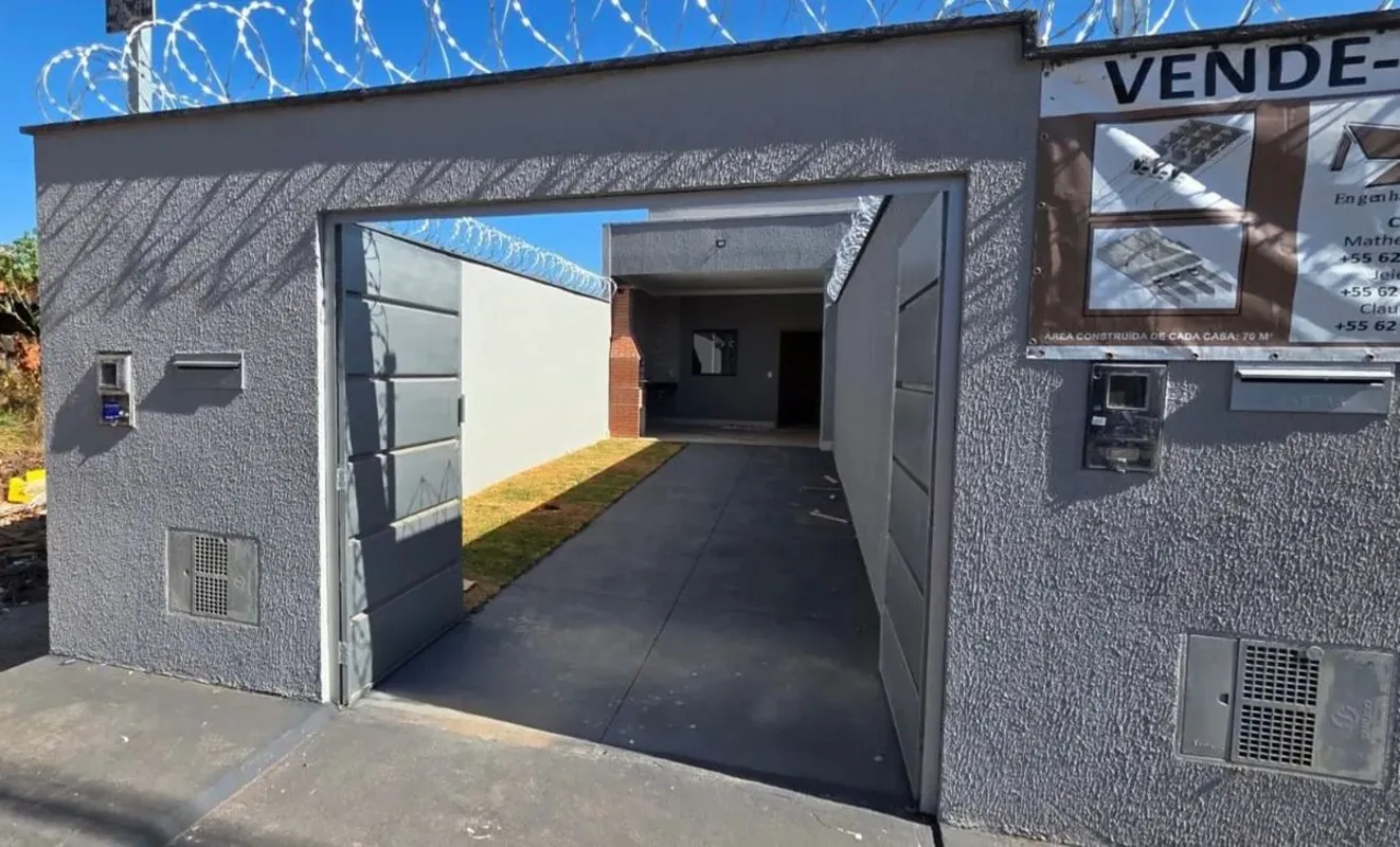 ? Lote de 120m²? Casa com 70m² construídos? 2 quartos / sendo 1 suite ? Sala int...