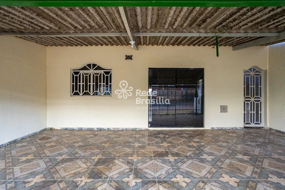 QR 506 | Casa 3 Quartos sendo 1 Suíte com 3 Vagas de Garagem - SamambaiaEspaço, ...