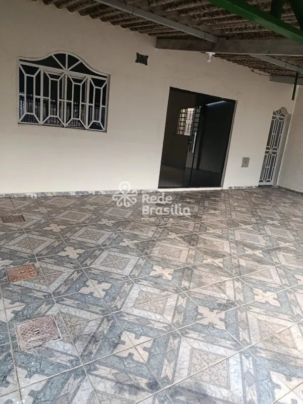 QR 506 | Casa 3 Quartos sendo 1 Suíte com 3 Vagas de Garagem - SamambaiaEspaço, ...