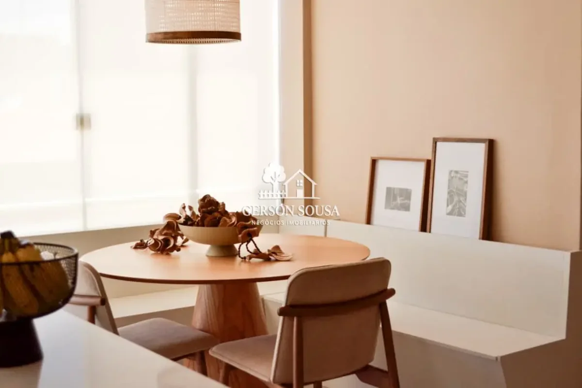  Apartamento todo reformado com extremo bom gosto, realizado com projeto de arqu...