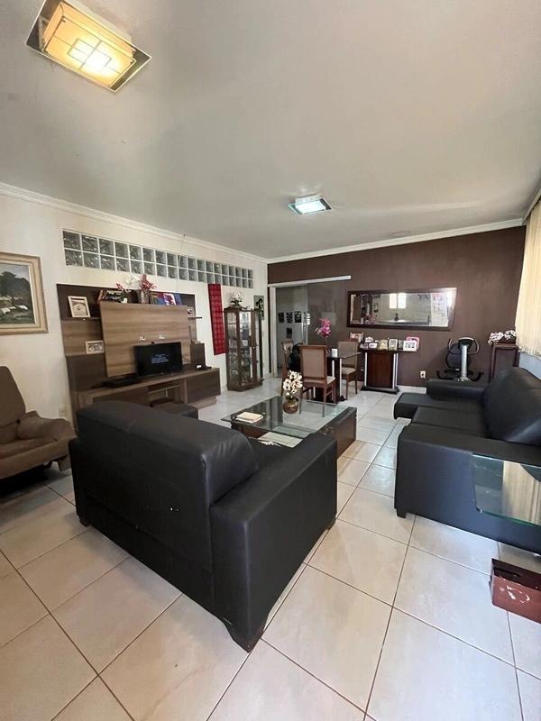 ACEITA PERMUTA POR APT NAS QUADRAS 400 DA ASA NORTE E OU DA ASA SUL!!Casa à vend...