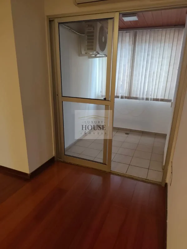 Aproveite a oportunidade de morar na cobiçada SQN 402, no coração da ASA NORTE, ...