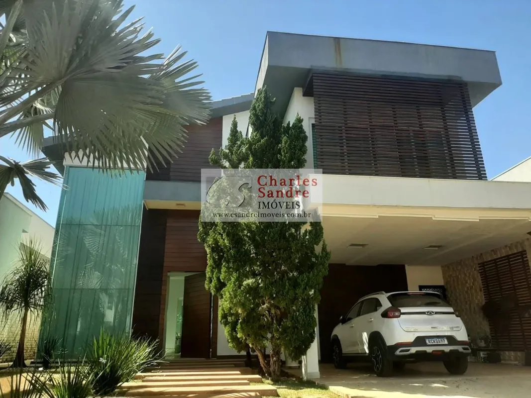 Condomínio Residencial Anaville Sobrado c/ 4 suítes, 3 no pav. superior, sendo 2...