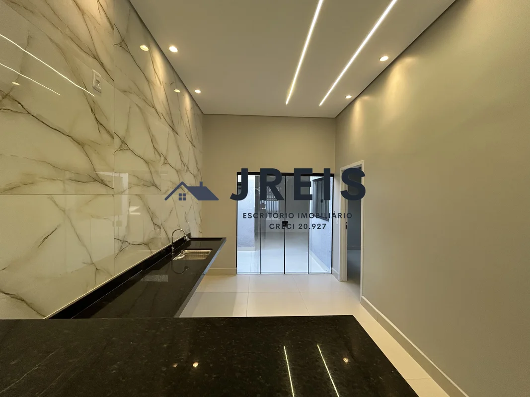 JREIS ESCRITÓRIO IMOBILIÁRIOImóvel bem localizado no bairro Guariroba.Próximo ao...