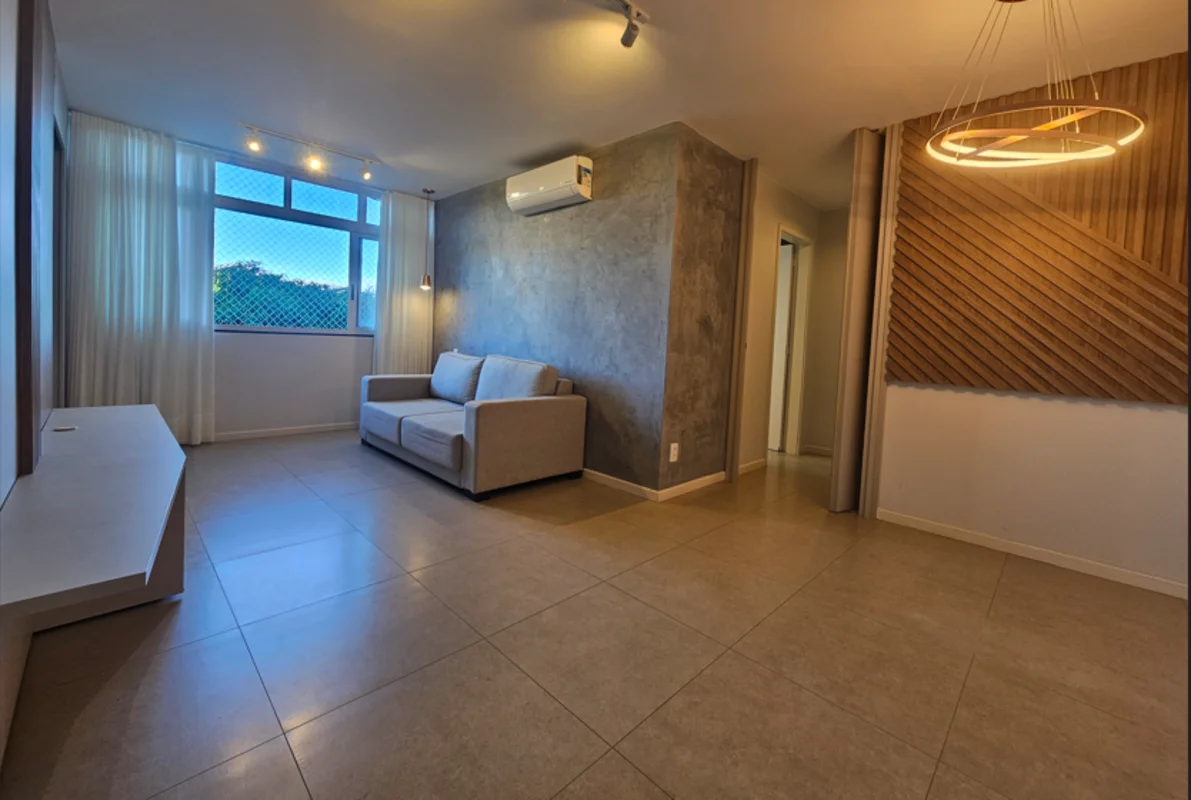 SQN 209 – LINDA REFORMA – ANDAR ALTO – VISTA LIVRE – VAGA ENORMELindo apartament...