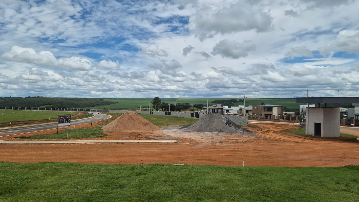Lote residencial de 389m² à venda no Condomínio Royal Botanic, no coração do Jar...