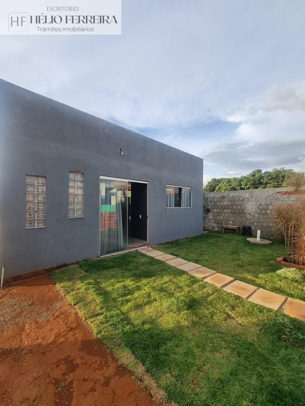 Linda casa na Avenida 475, com lote de 400m².- 2 quartos, sendo um com suíte;-Sa...