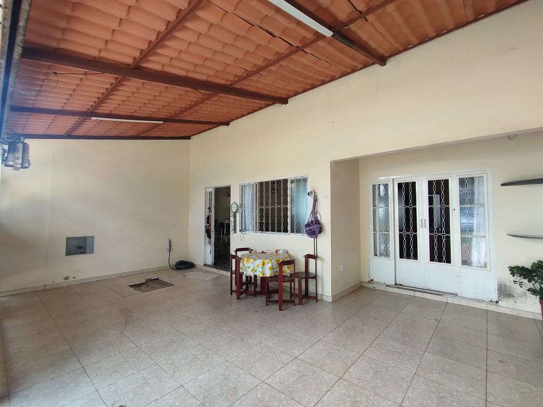 QR 414 – Uma das quadras mais valorizadas de Samambaia NorteO imóvel é composto ...