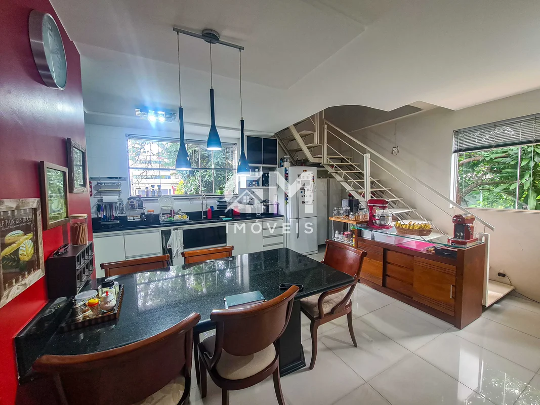 Lindo apartamento duplex, na Asa Norte Aceita financiamento 1° piso com 87 m²Sal...