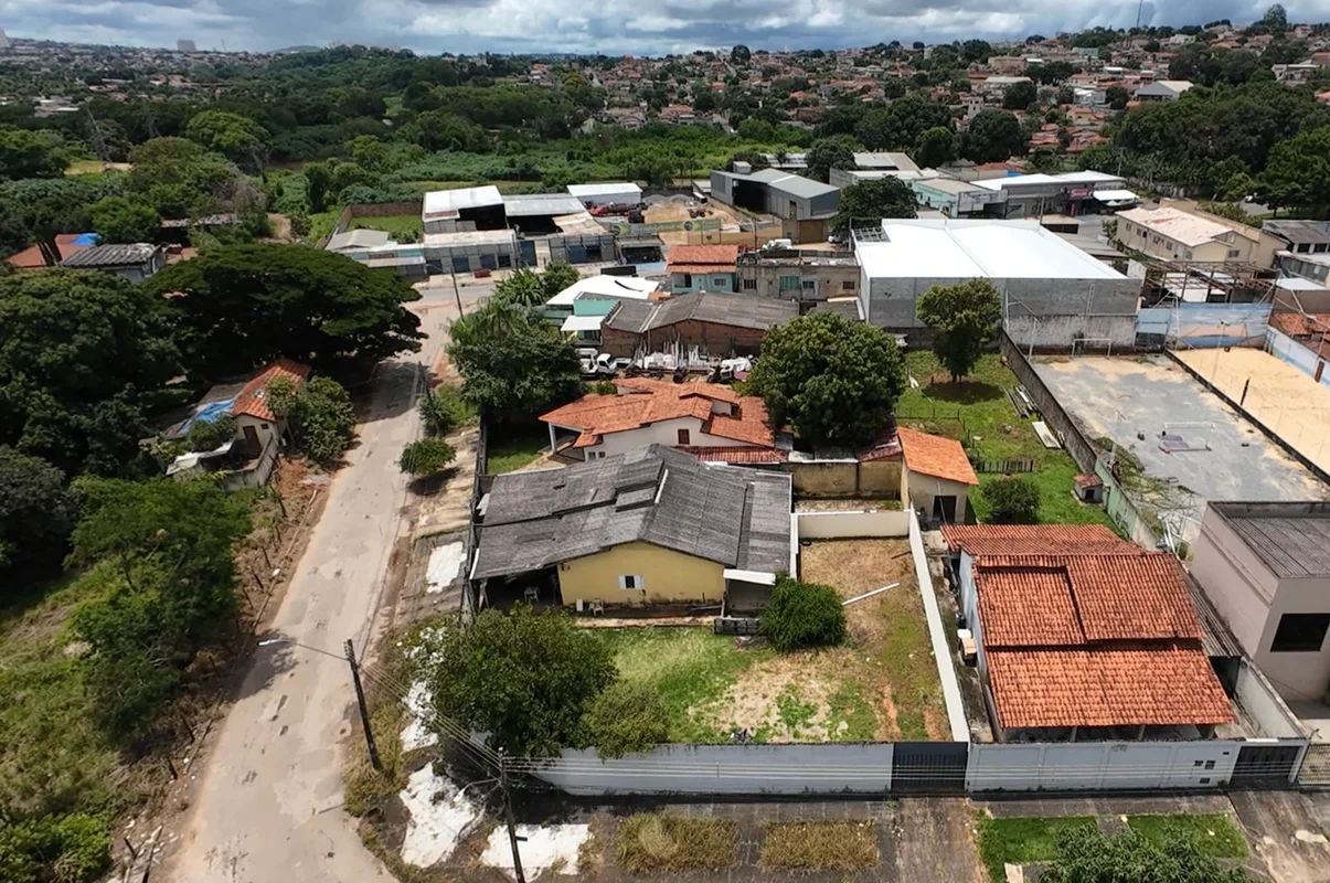 Excelente imovel com 184 metros de construção e um lote msravilhoso e generoso c...