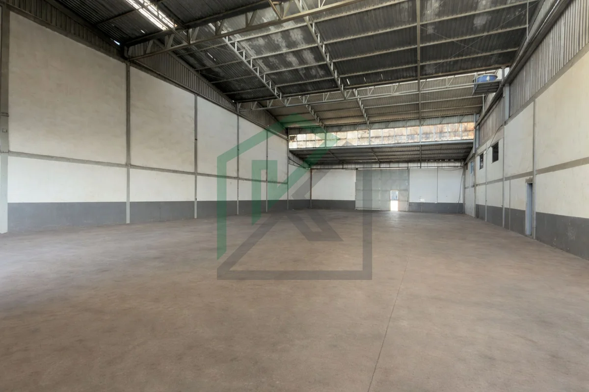 620 m² de área totalAmplo vão livrePé-direito altoEstrutura metálica reforçadaPi...